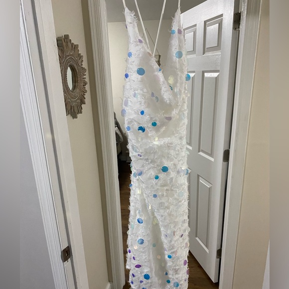 Reselling for a friend. - Picture 3 of 5